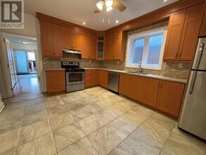758 Gladstone Ave in Toronto, ON - Building Photo - Building Photo
