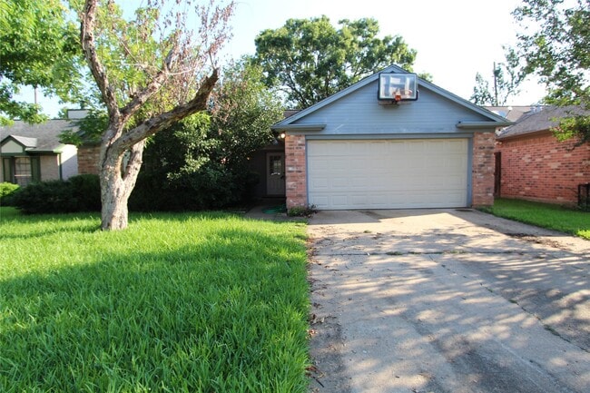 2823 Chimneystone Cir in Sugar Land, TX - Building Photo - Building Photo