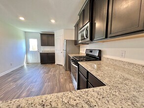 4027 Trail de Paris in New Braunfels, TX - Foto de edificio - Building Photo
