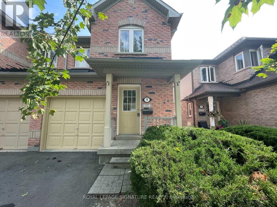 9 Fairglen Ave in Brampton, ON - Building Photo