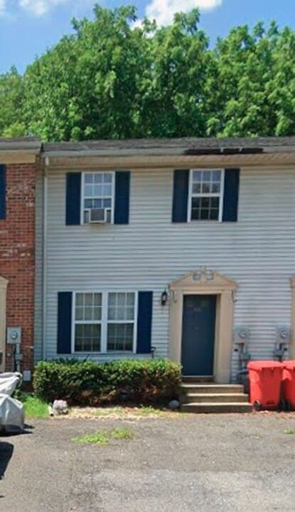 318 Old Forge Dr in Bath, PA - Building Photo