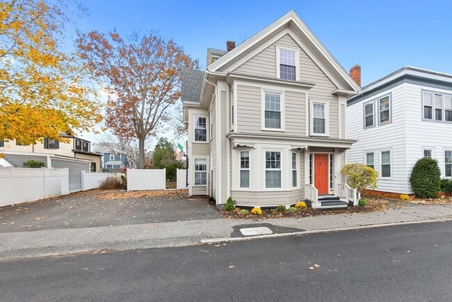 23 Thorndike St in Beverly, MA - Building Photo - Building Photo