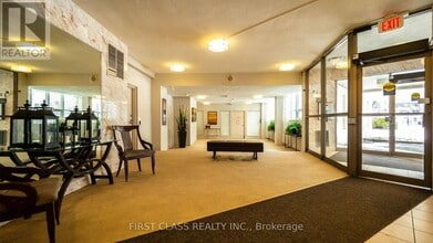 2323 Confederation Pkwy in Mississauga, ON - Building Photo - Building Photo