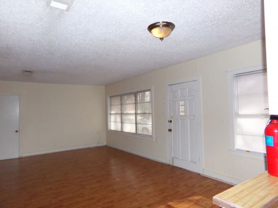 207 SE Stallings Dr in Nacogdoches, TX - Building Photo