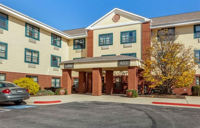 Furnished Studio-Rockford - I-90 in Rockford, IL - Building Photo - Building Photo