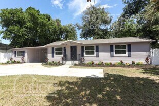 135 W Chesley Ave in Eustis, FL - Building Photo