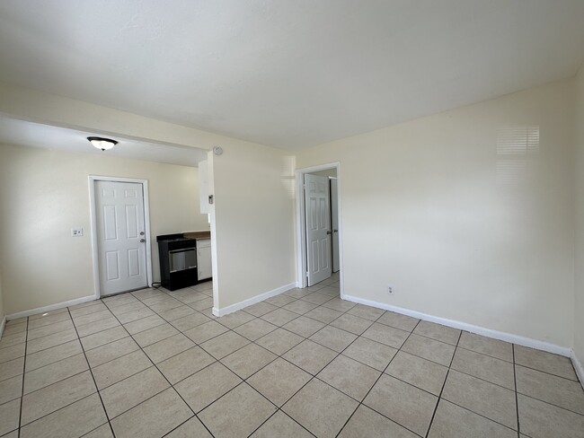 832 S D St, Unit 2 in Lake Worth, FL - Building Photo - Building Photo