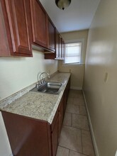 267 W Hazel St, Unit 1 in New Haven, CT - Building Photo - Building Photo