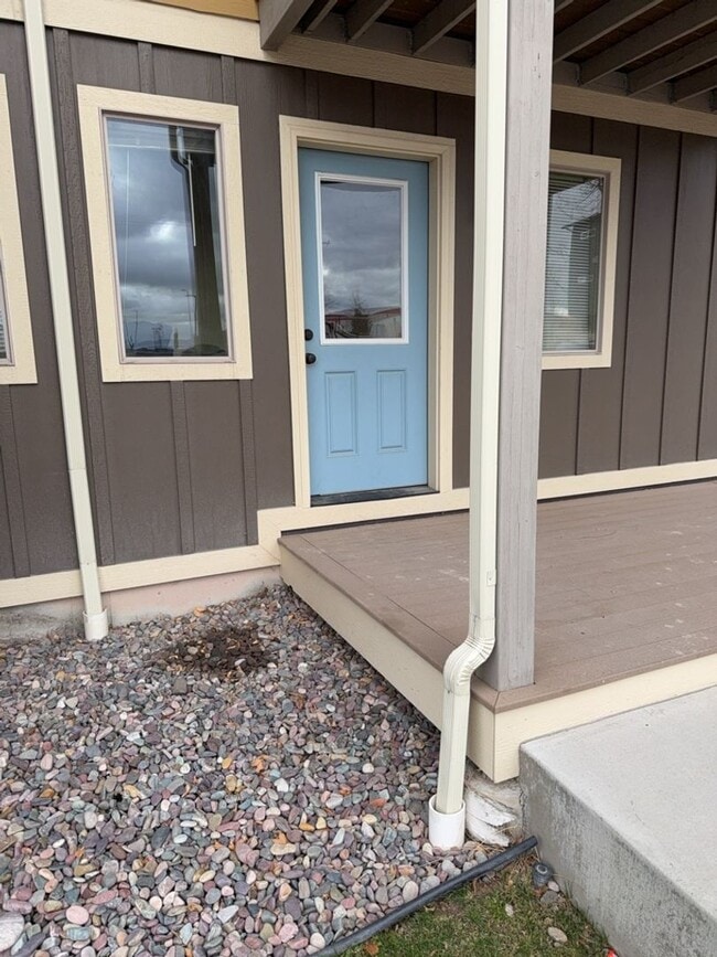 property at 4428 B Deveraux Pl