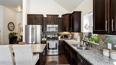 2012 Michelle Creek Dr in Little Elm, TX - Foto de edificio - Building Photo