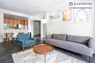 12963 W Runway Rd in Los Angeles, CA - Building Photo - Building Photo