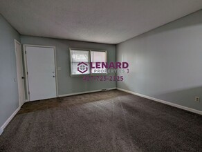 809 E Rosebrier St in Springfield, MO - Foto de edificio - Building Photo
