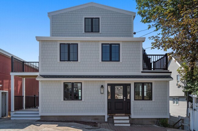 77 Harbor View Ave in Winthrop, MA - Building Photo - Building Photo