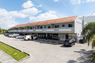 13381-13415 Memorial Hwy in Miami, FL - Building Photo - Building Photo