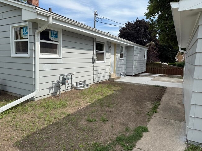 property at 620 Juniper Cir