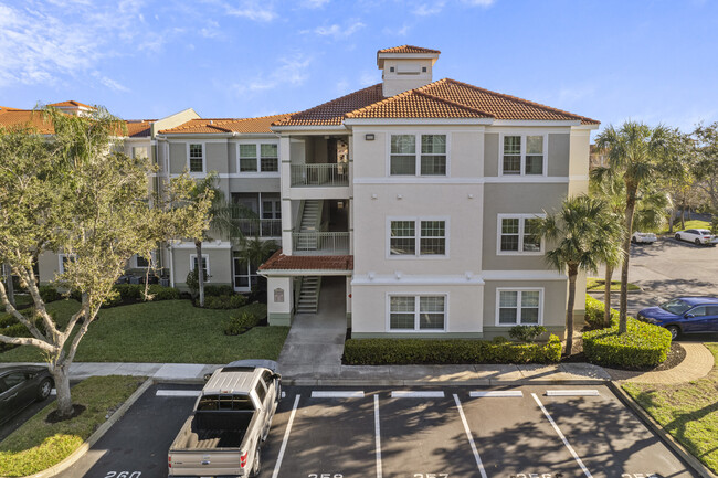 23600 Walden Center Dr, Unit 308 in Estero, FL - Foto de edificio - Building Photo