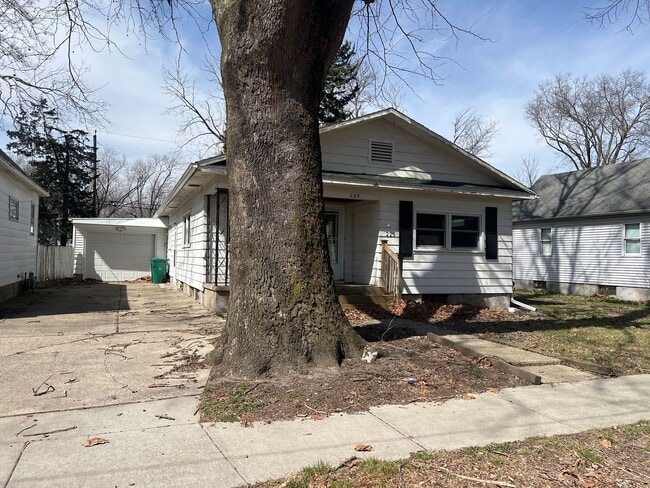 225 N English Ave in Springfield, IL - Building Photo - Building Photo