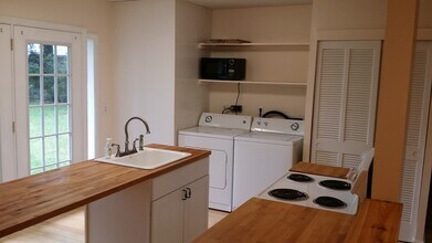 805 Walthour Rd in Savannah, GA - Building Photo - Building Photo