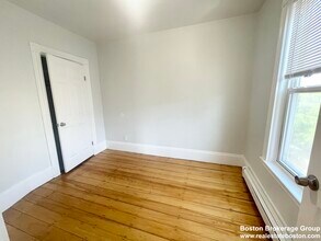 22 Howell St, Unit 3 in Boston, MA - Building Photo - Building Photo