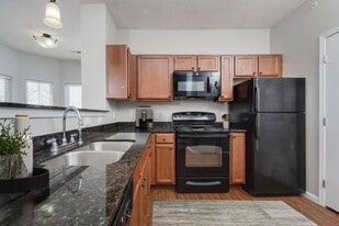 Canyon Club at Perry Crossing in Plainfield, IN - Building Photo