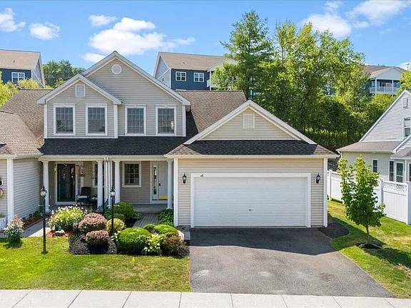 48 Lori Jean Pl in Troy, NY - Foto de edificio - Building Photo