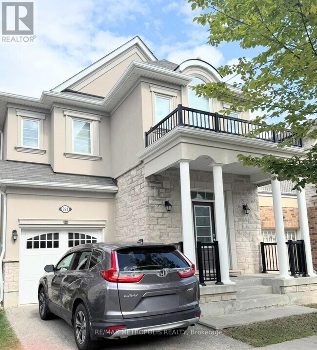 property at 923 Penson Cres