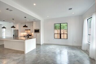 1733 Airline Dr in Houston, TX - Building Photo - Building Photo
