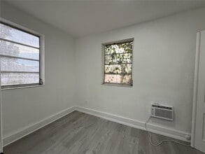 1560 SW 5th St in Miami, FL - Building Photo - Building Photo