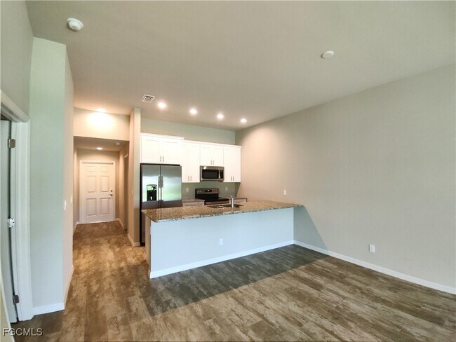 2017 Chiquita Blvd S in Cape Coral, FL - Building Photo - Building Photo