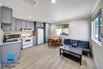 5843 Vanalden Ave in Los Angeles, CA - Building Photo - Building Photo