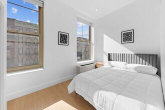 19 St Marks Pl, Unit SI FL1-ID1495799P in New York, NY - Foto de edificio - Building Photo