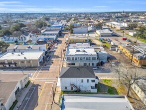 401 E Main St in Humble, TX - Building Photo - Building Photo