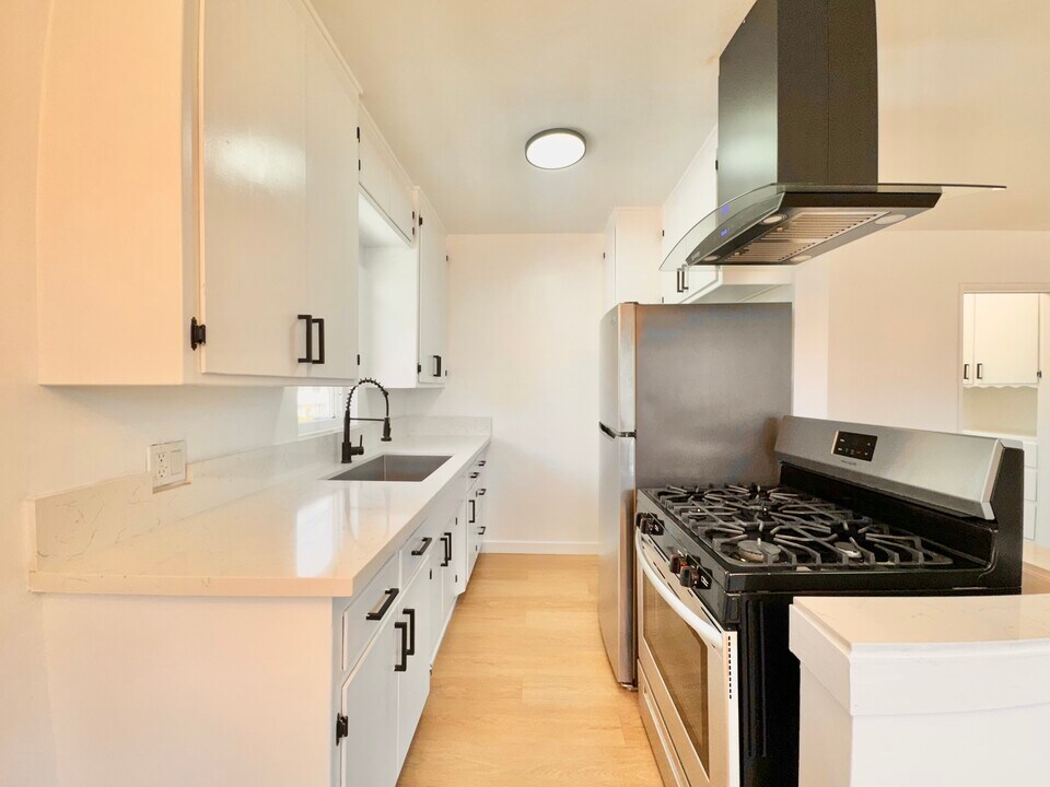 6303 Cherry Ave in Long Beach, CA - Building Photo