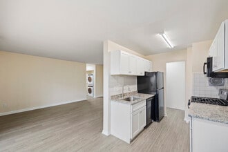 101 North Ripley Apartments in Alexandria, VA - Building Photo - Building Photo