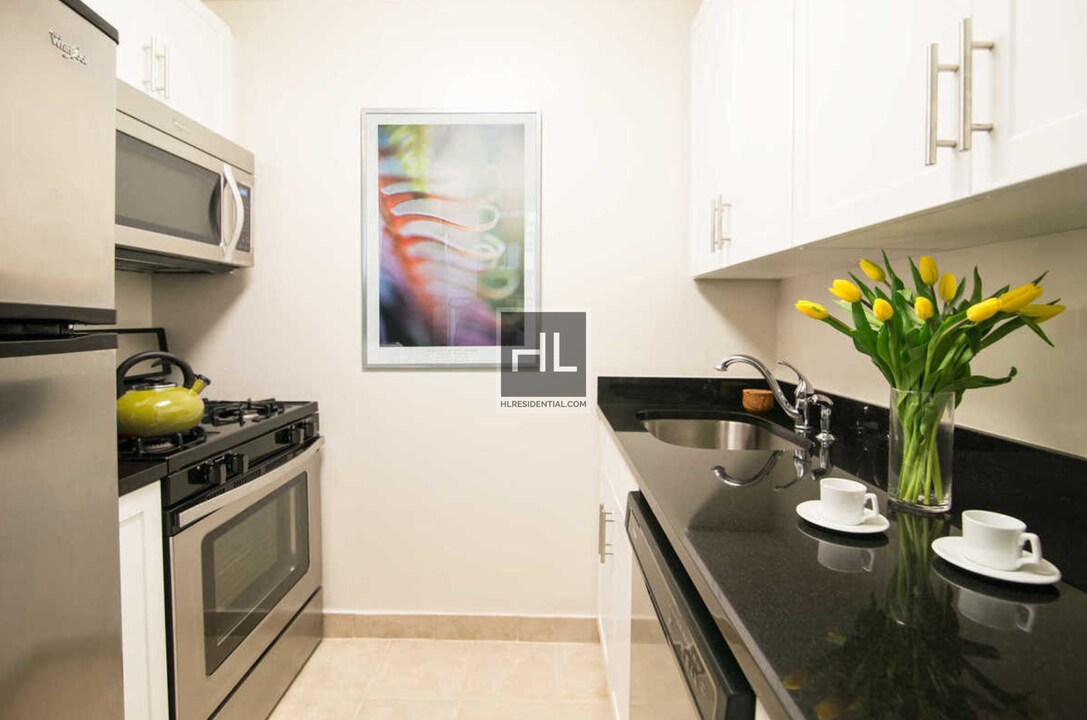730 Columbus Ave-Unit -10C in New York, NY - Foto de edificio