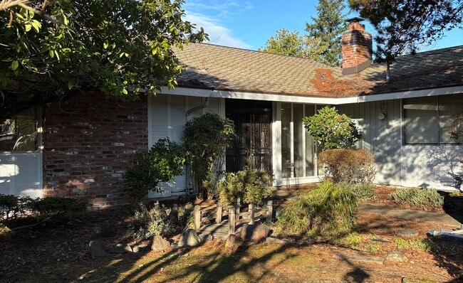 16862 NE 18th St in Bellevue, WA - Building Photo - Building Photo