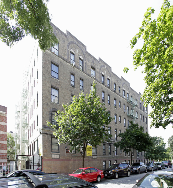 323 E Mosholu Pky N in Bronx, NY - Building Photo