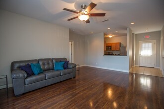 Lofts at The Manor in Columbia, MO - Foto de edificio - Building Photo