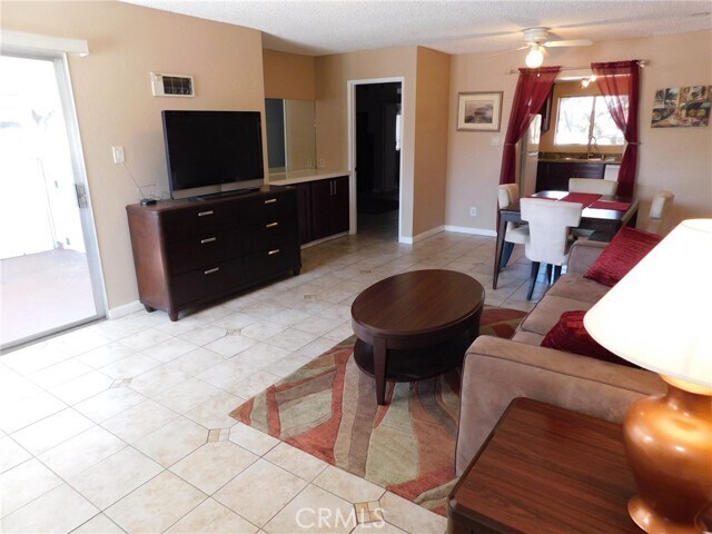 101 W Olive Ave-Unit -B in La Habra, CA - Building Photo - Building Photo