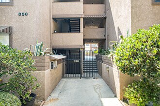 California West in Glendale, CA - Foto de edificio - Building Photo