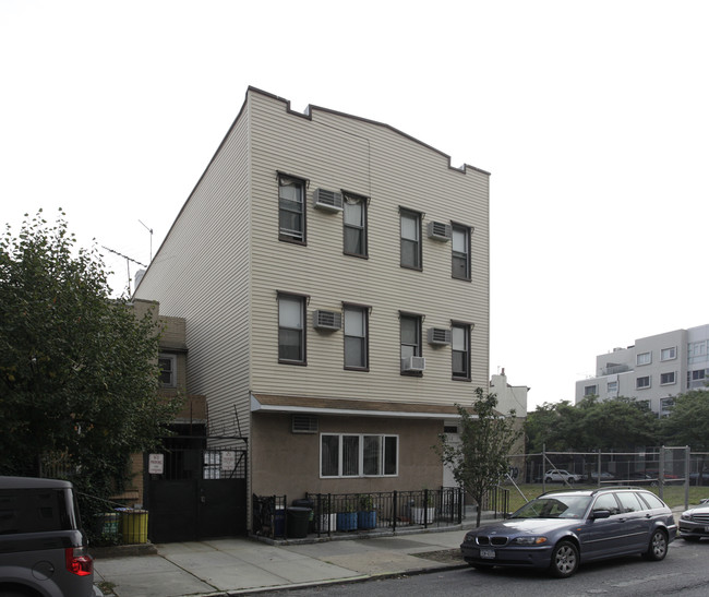 268 Manhattan Ave in Brooklyn, NY - Building Photo - Building Photo