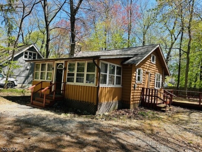 property at 180 Coon Den Rd