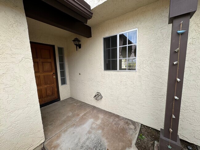5704 Camino Del Cielo, Unit 403 in Bonsall, CA - Foto de edificio - Building Photo