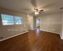1608 Hill Ln in Waxahachie, TX - Building Photo - Building Photo