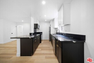 605 San Vicente Blvd in Santa Monica, CA - Building Photo - Building Photo