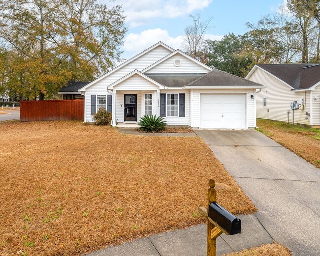 1046 Steelechase Ln in Hanahan, SC - Foto de edificio - Building Photo