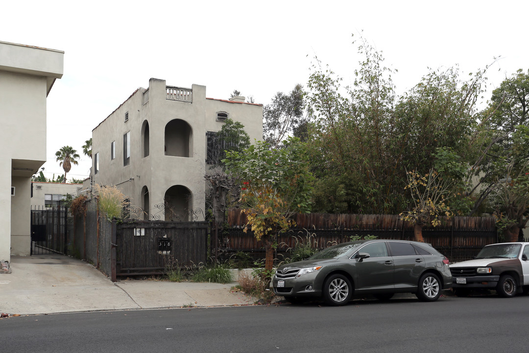 318 N Oxford Ave in Los Angeles, CA - Building Photo