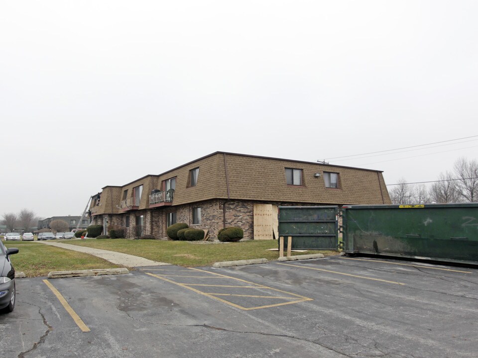 727 E Glenwood Lansing Rd in Glenwood, IL - Foto de edificio