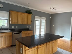 2 Larchmont Ln in Johnson City, TN - Foto de edificio - Building Photo