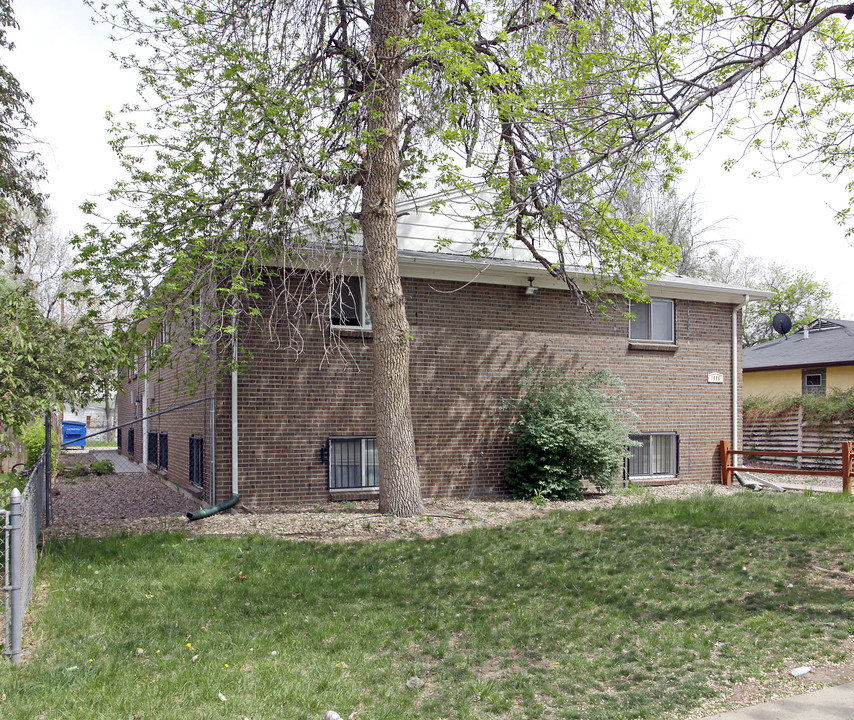 1908 Clinton St in Aurora, CO - Foto de edificio